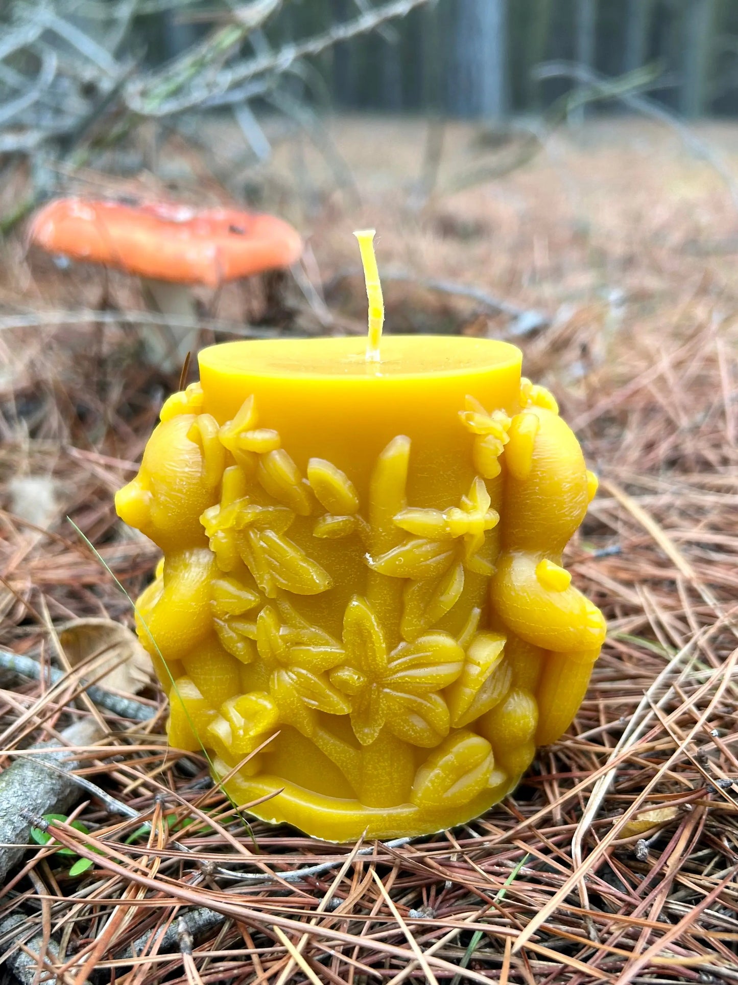 This handcrafted beeswax candle features two charming bears climbing among detailed forest leaves and blossoms, creating a warm, nature-inspired accent piece for any home. Made from 100% pure New Zealand beeswax and hand-poured in small batches, it offers a naturally sweet honey aroma without artificial fragrances or dyes. Its playful woodland design makes it ideal for gifting, decorating, or adding a cozy touch to your space.