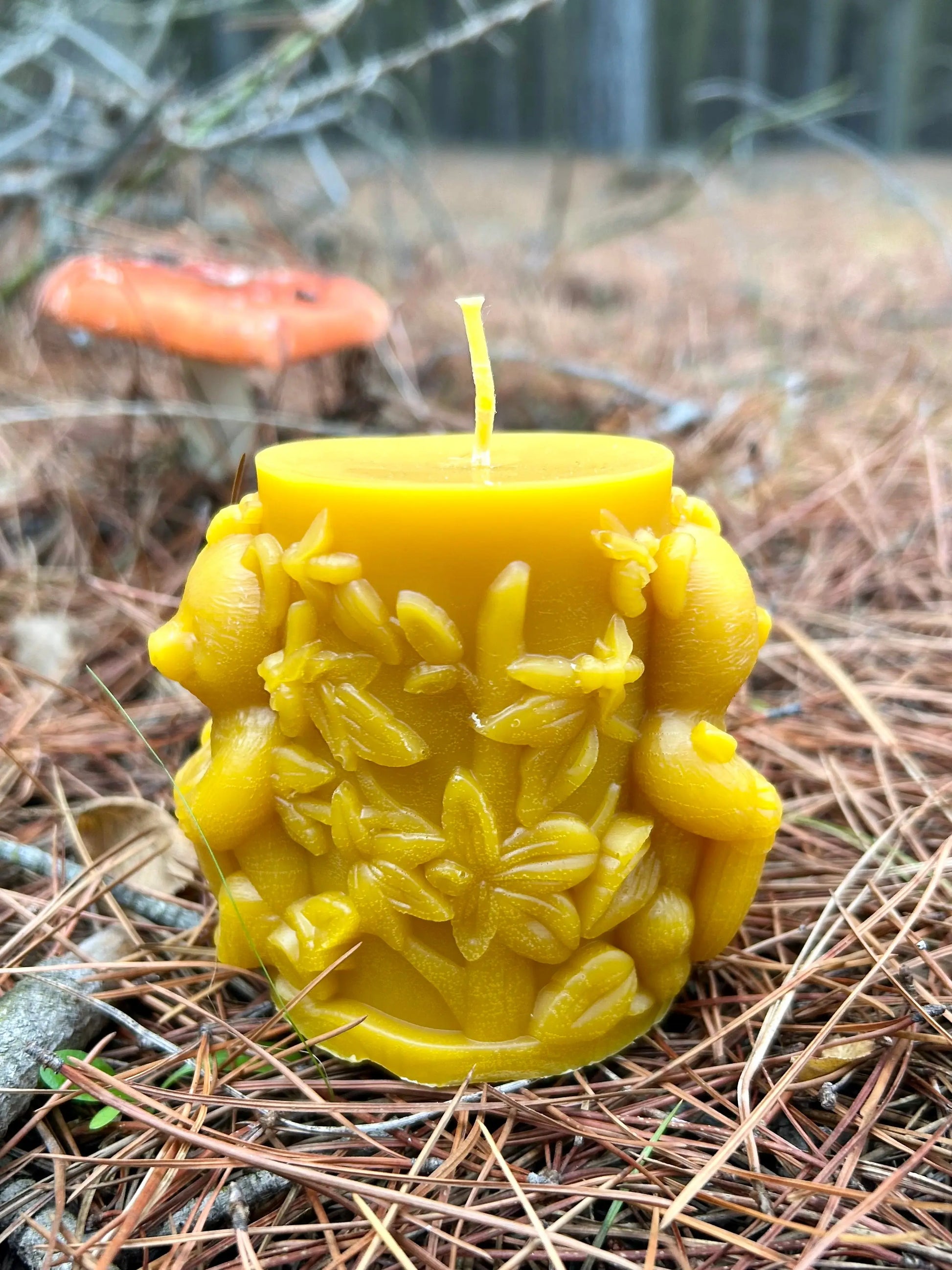 This handcrafted beeswax candle features two charming bears climbing among detailed forest leaves and blossoms, creating a warm, nature-inspired accent piece for any home. Made from 100% pure New Zealand beeswax and hand-poured in small batches, it offers a naturally sweet honey aroma without artificial fragrances or dyes. Its playful woodland design makes it ideal for gifting, decorating, or adding a cozy touch to your space.